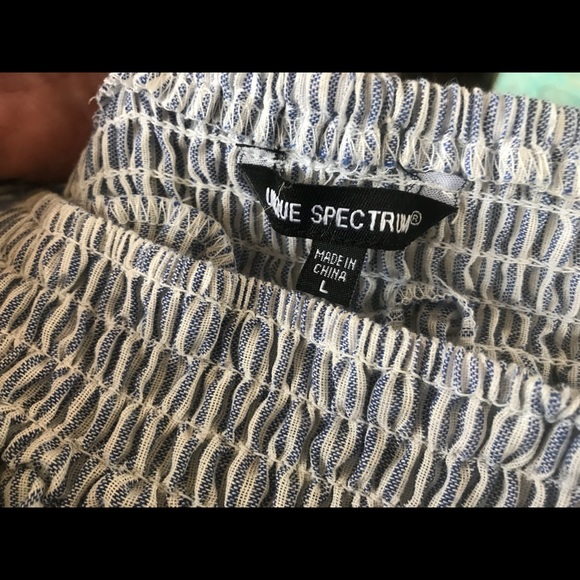 Size large blue top - Picture 4 of 4